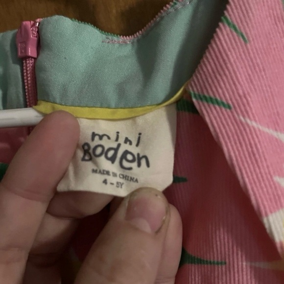 Mini Boden Girls size 4/5 Year corduroy pinnie dress floral - Picture 2 of 3